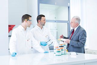 Herstellerunabhängige Beratung zur optimalen Klebstoff-Lösung 